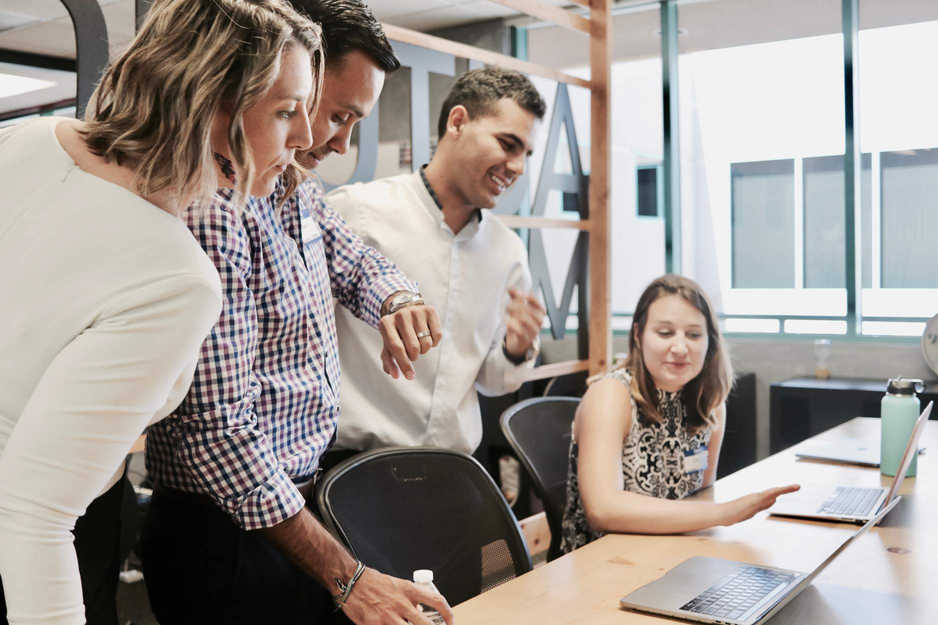 employees_around_desk